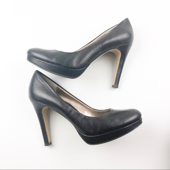 Shoes - Banana Republic Black Heel Pumps Size 8